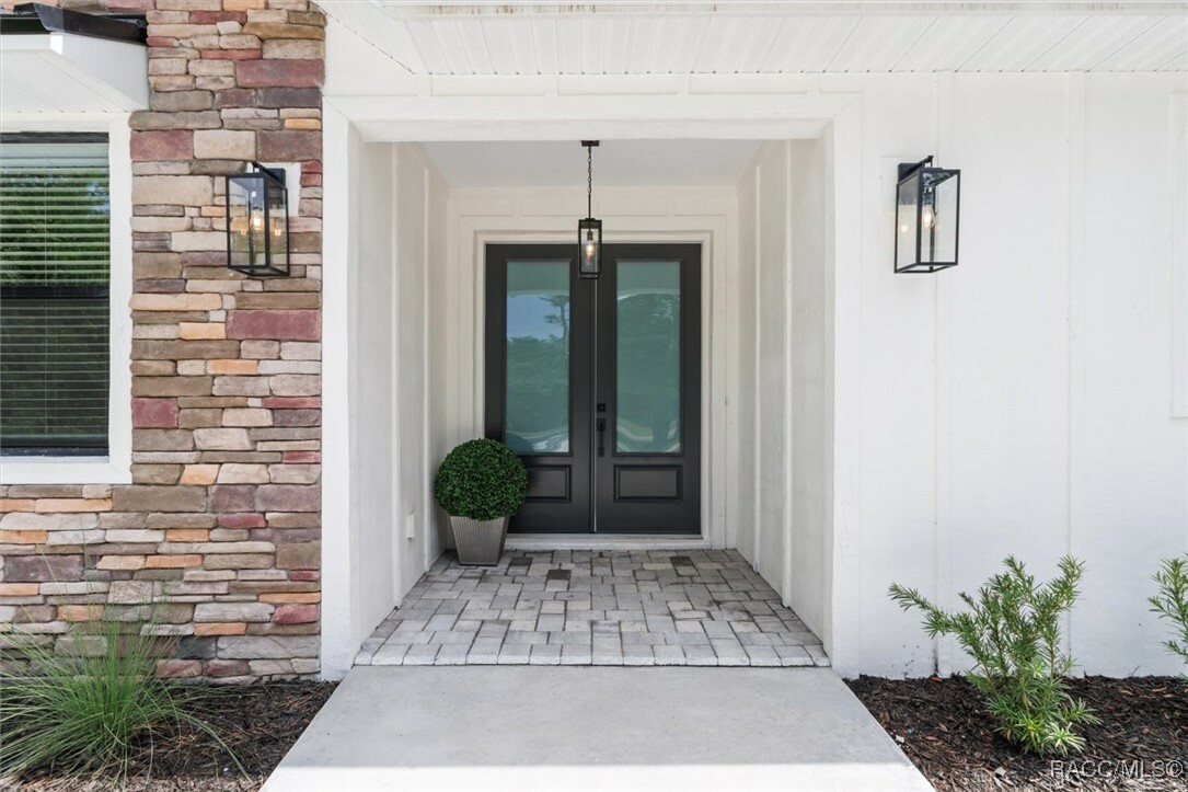 Property Photo: 1253 E Hobart Lane FL 34442