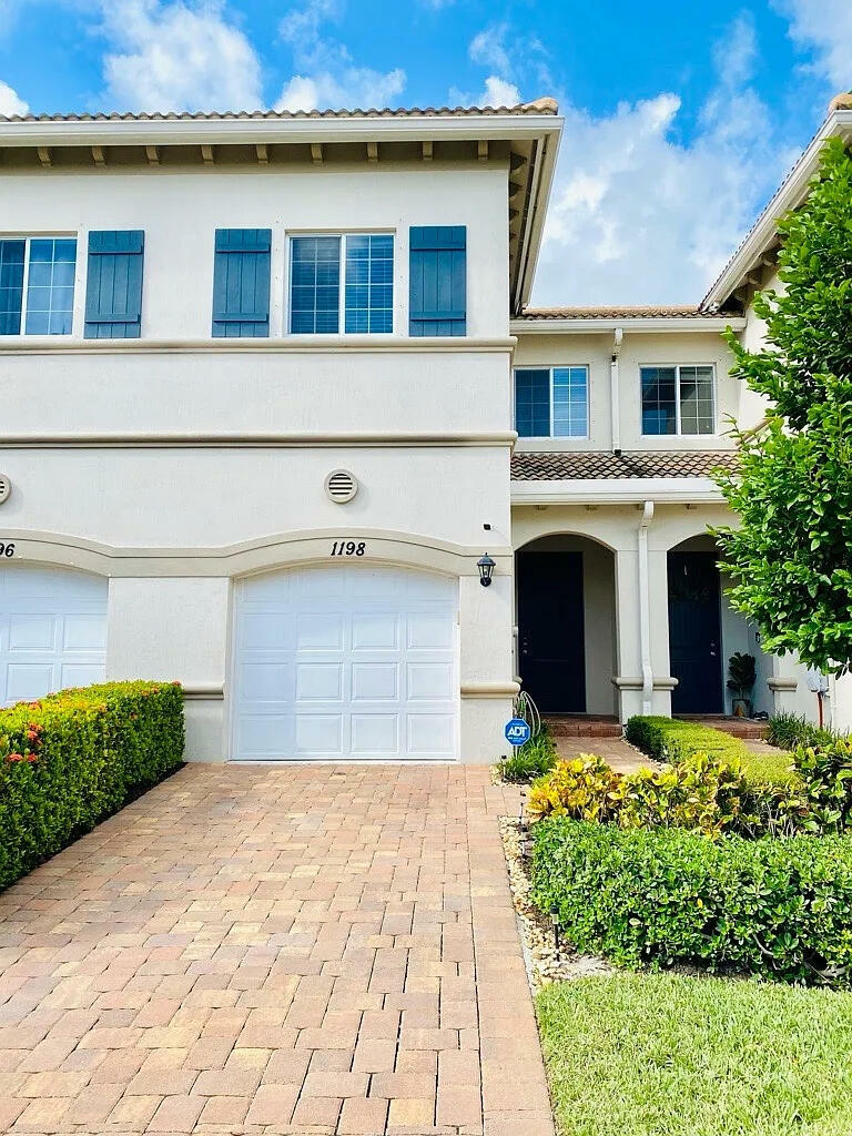 Property Photo: 1198 Paisley Court FL 33461