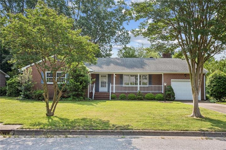 Property Photo:  122 Avery Cres  VA 23606 