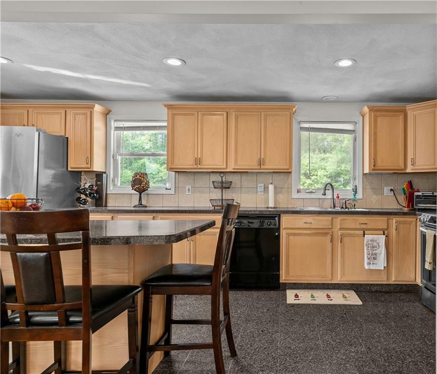 Property Photo: 386 Mishnock Road RI 02817