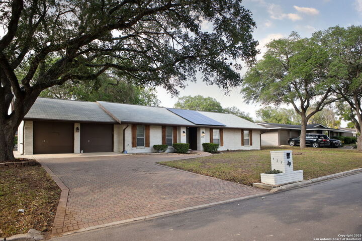 Property Photo: 425 Winfield Blvd TX 78239