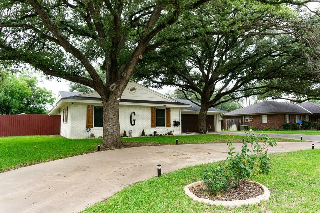 Property Photo: 1917 S A&Ampm Ave TX 76904