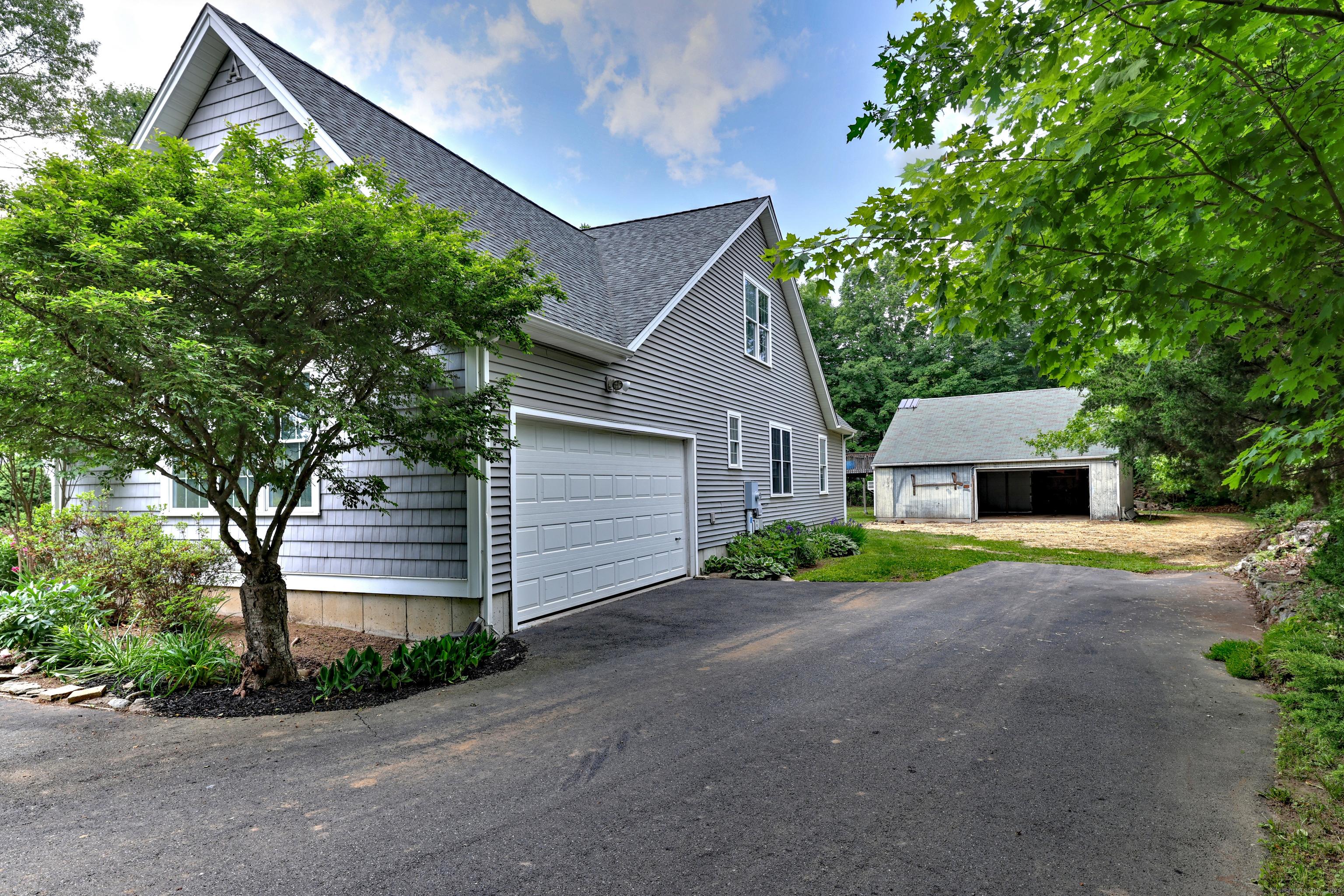 Property Photo: 19 Sherwood Place CT 06468