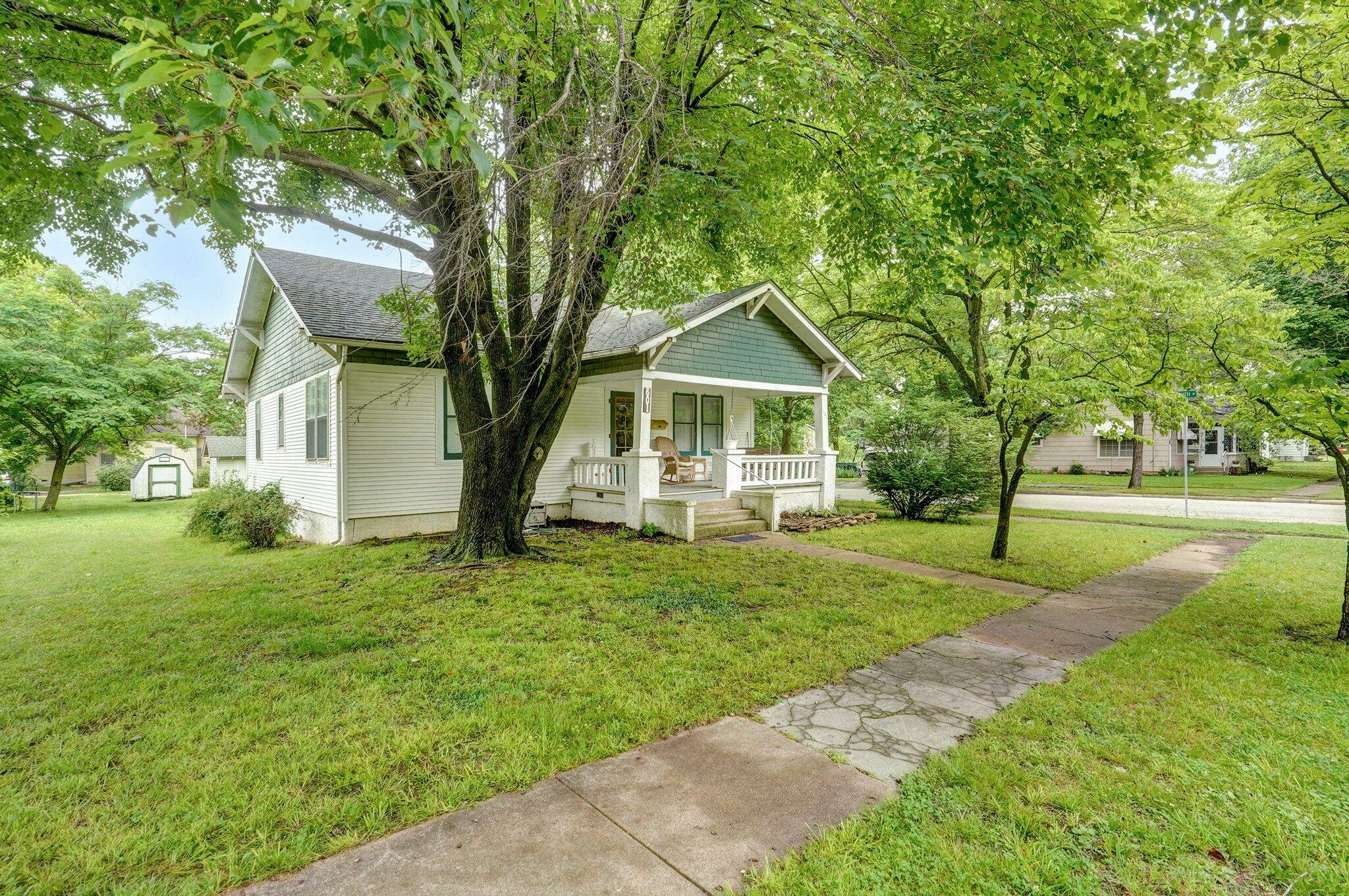 Property Photo: 601 S Madison Avenue MO 65605
