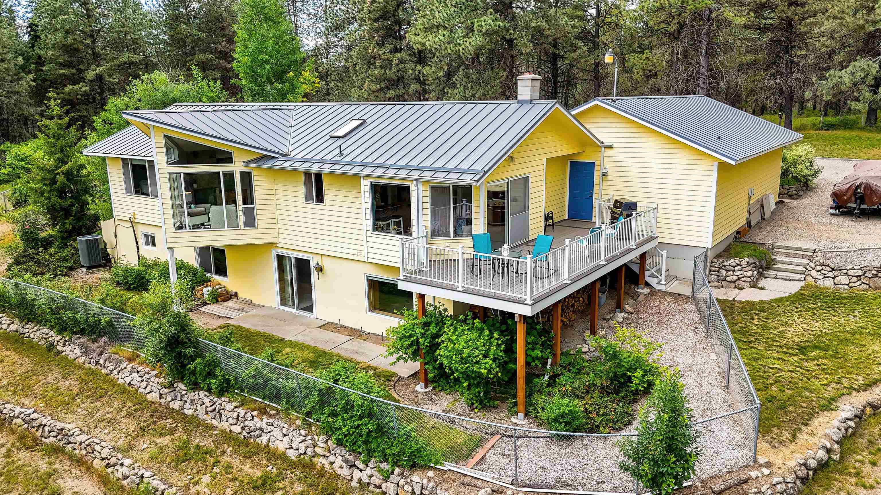 Property Photo: 36918 N Valley Rd WA 99003