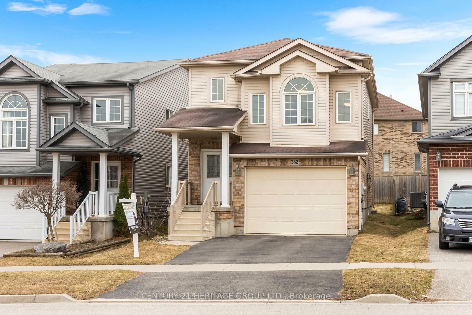Property Photo: 382 Woodbine Avenue ON N2R 0A9