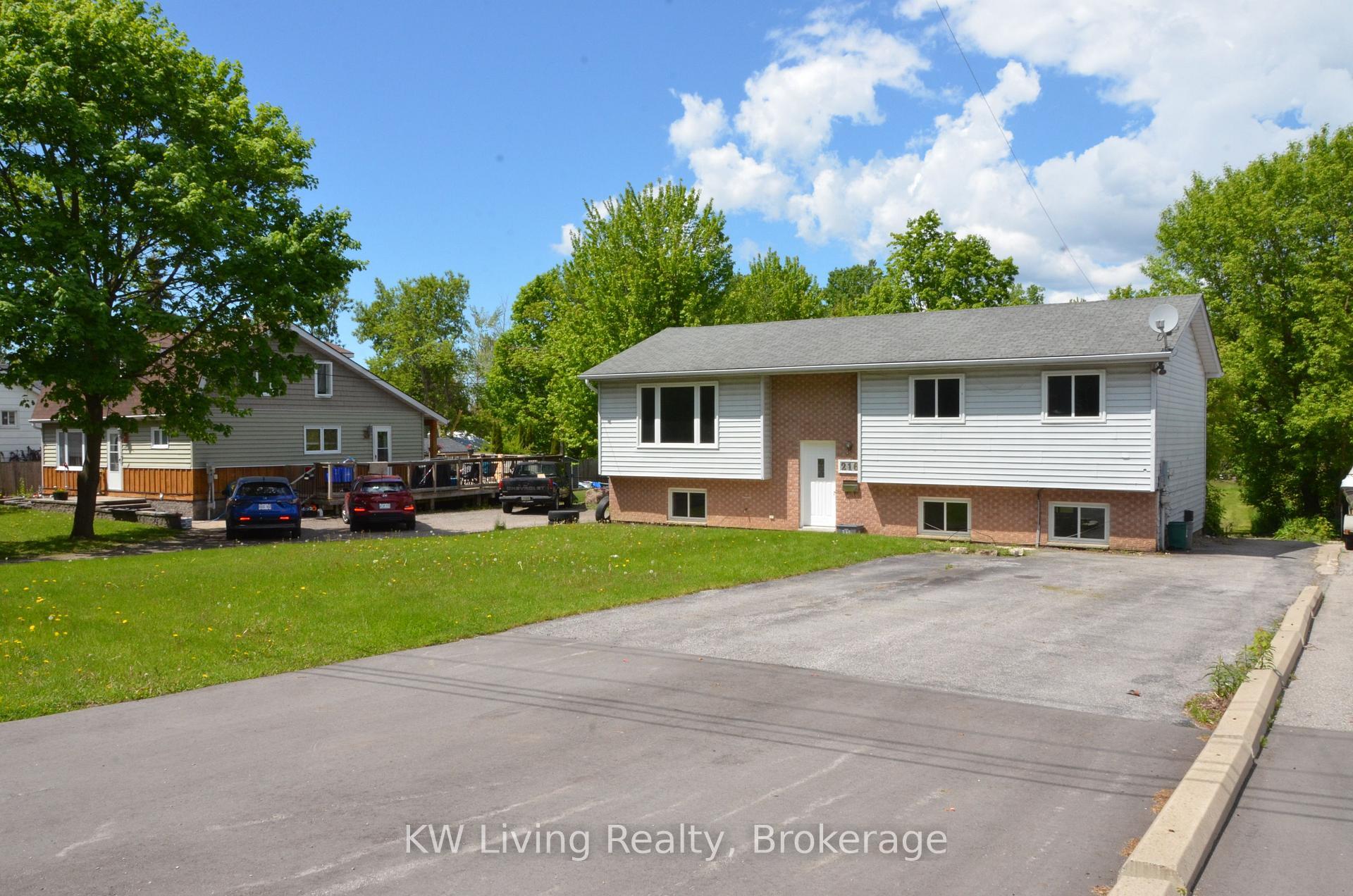Property Photo: 216 Foster Drive ON L4N 3X8
