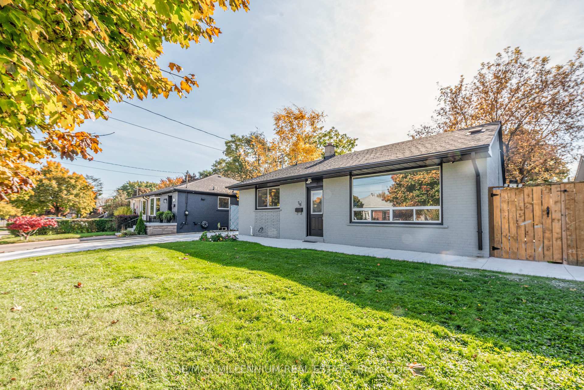 Property Photo: 76 Raylawn Crescent ON L7G 4N1