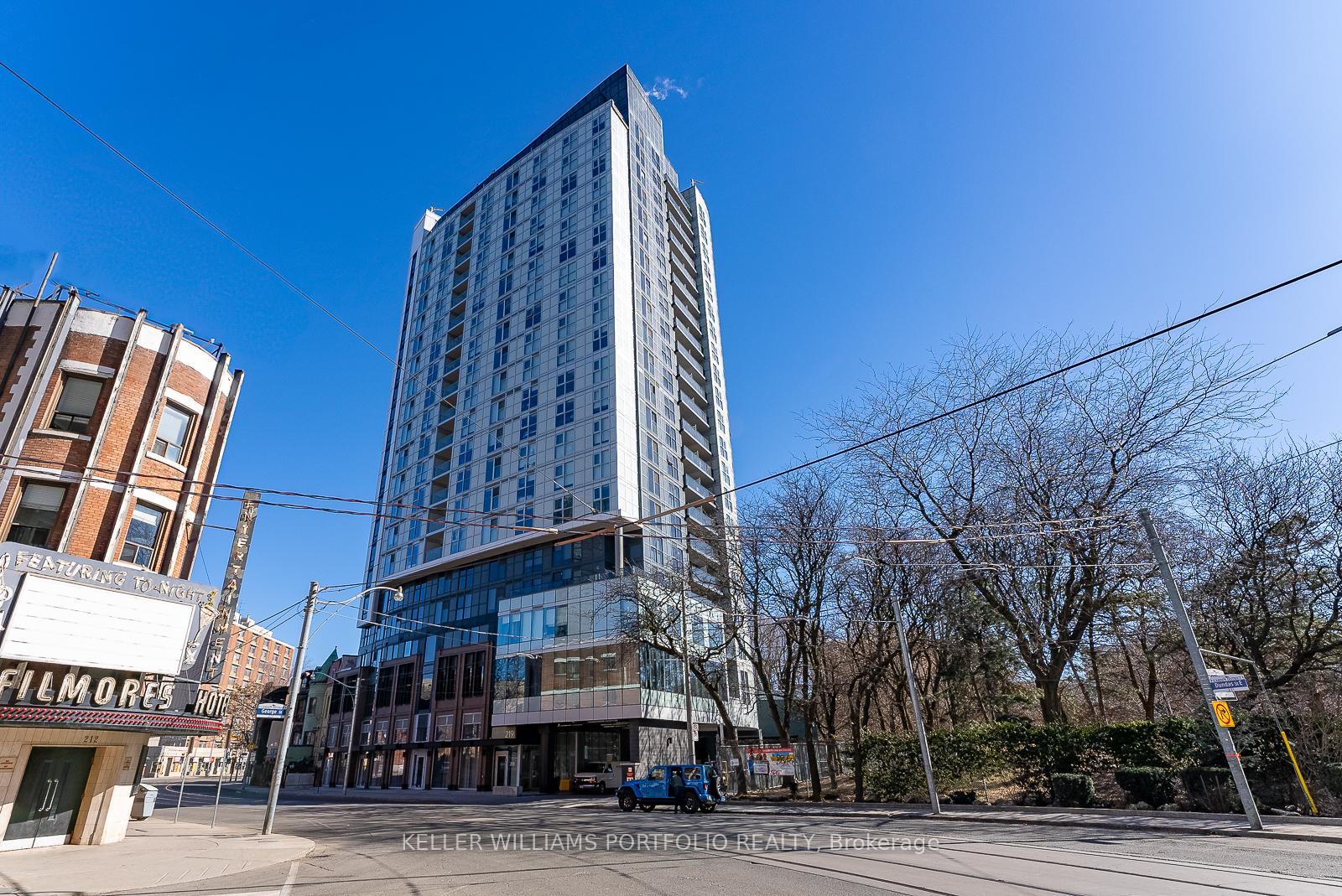 Property Photo:  219 Dundas Street E 811  ON M5A 0V1 