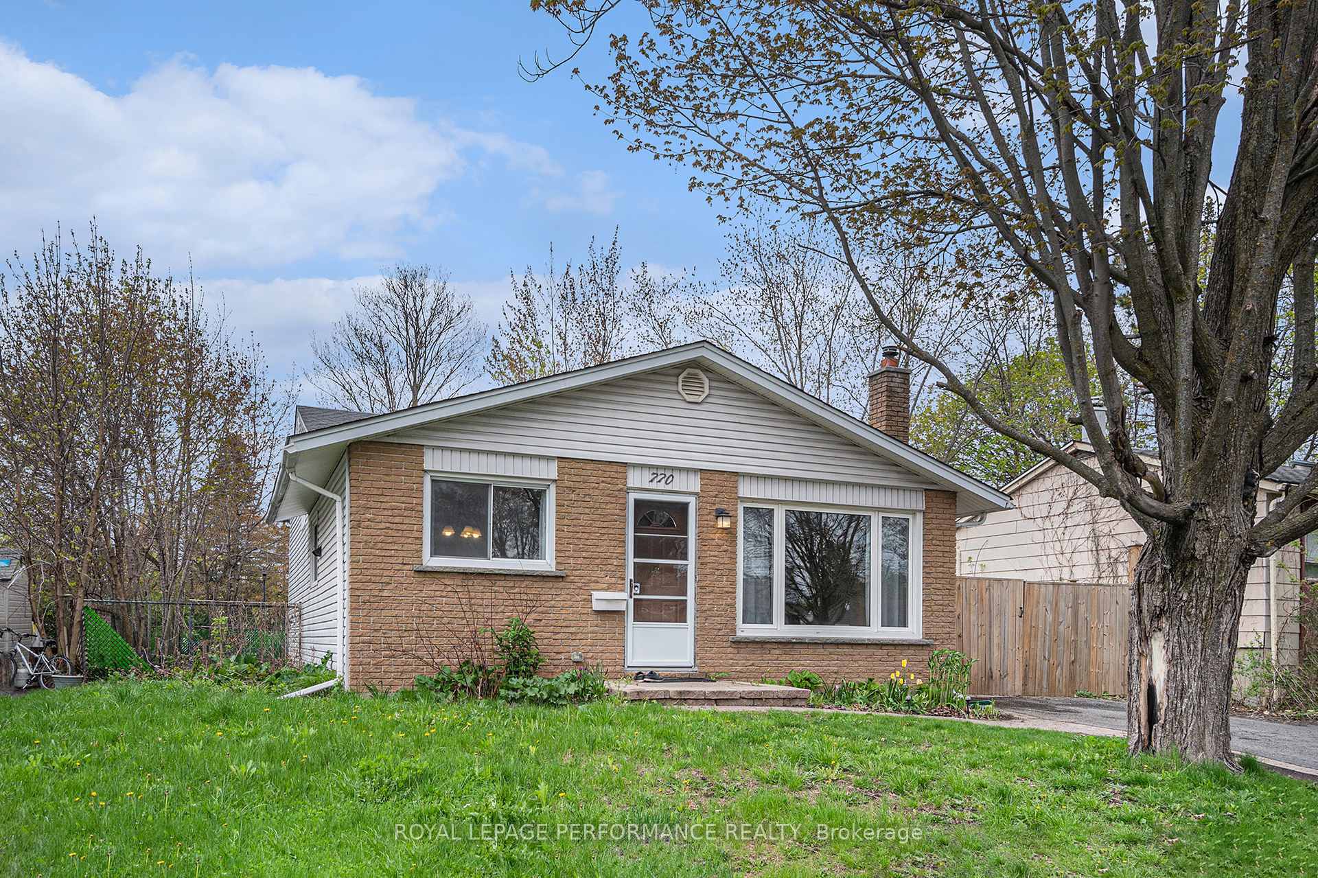 Property Photo: 770 Eastvale Drive ON K1J 6Z6