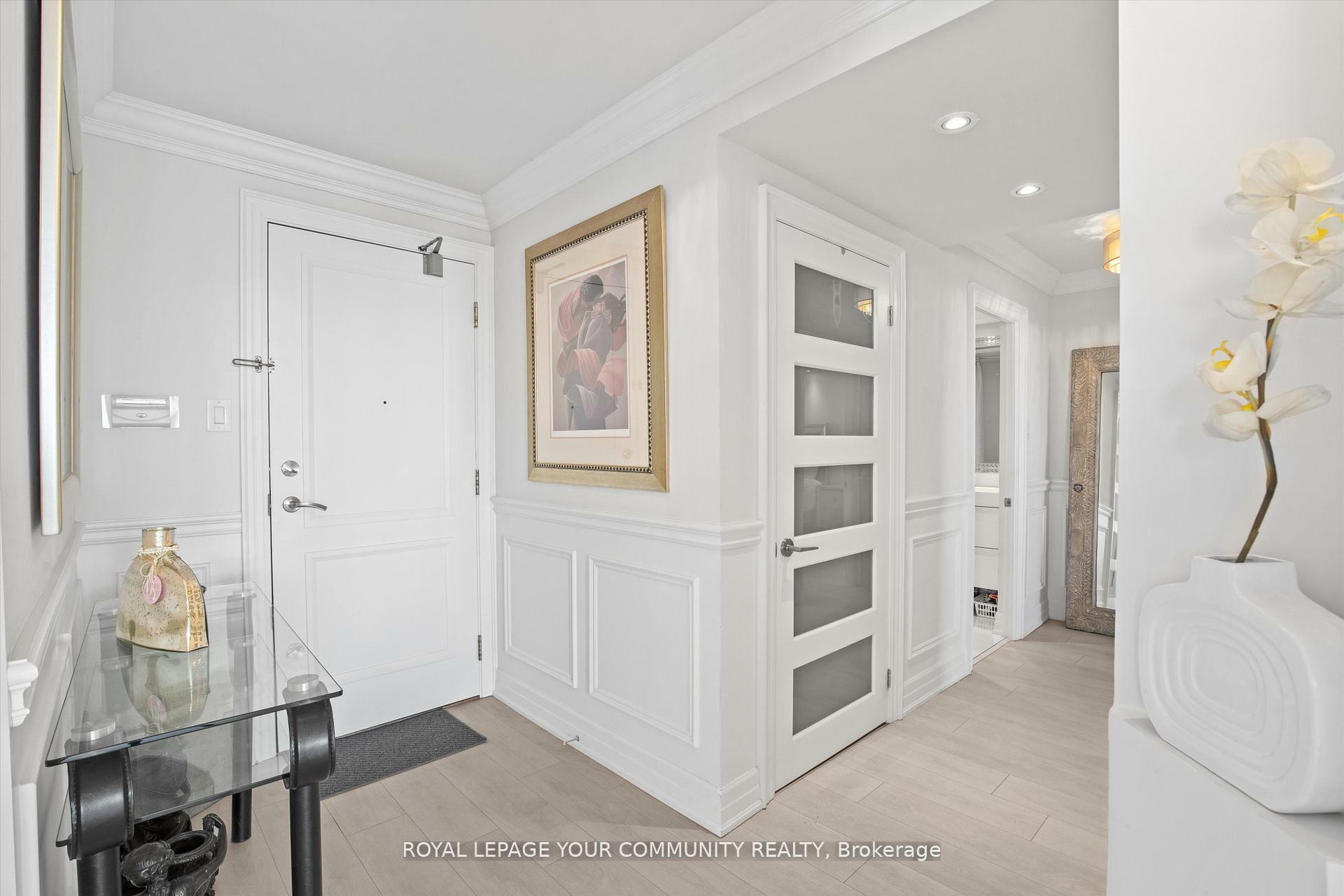 Property Photo: 7420 Bathurst Street 503 ON L4J 6X4