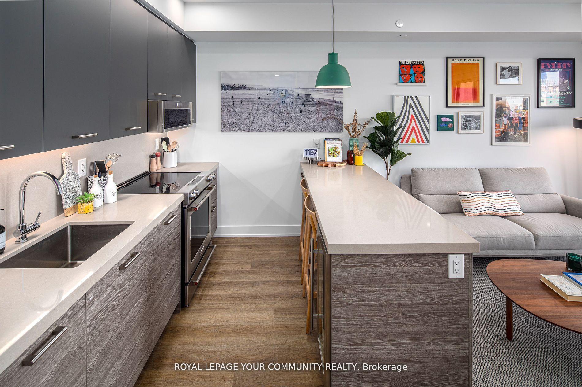 Property Photo: 484 Spadina Avenue 407 ON M5S 0E4
