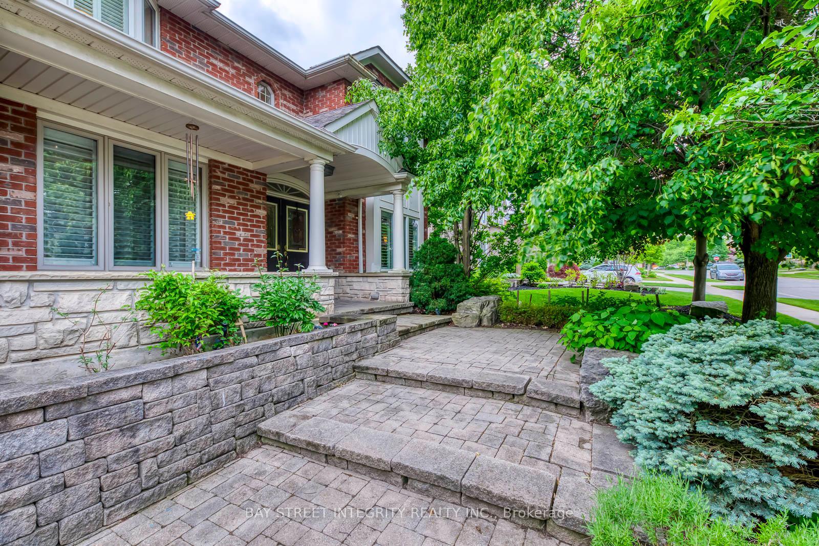 Property Photo: 1054 Summit Ridge Drive ON L6M 3K9