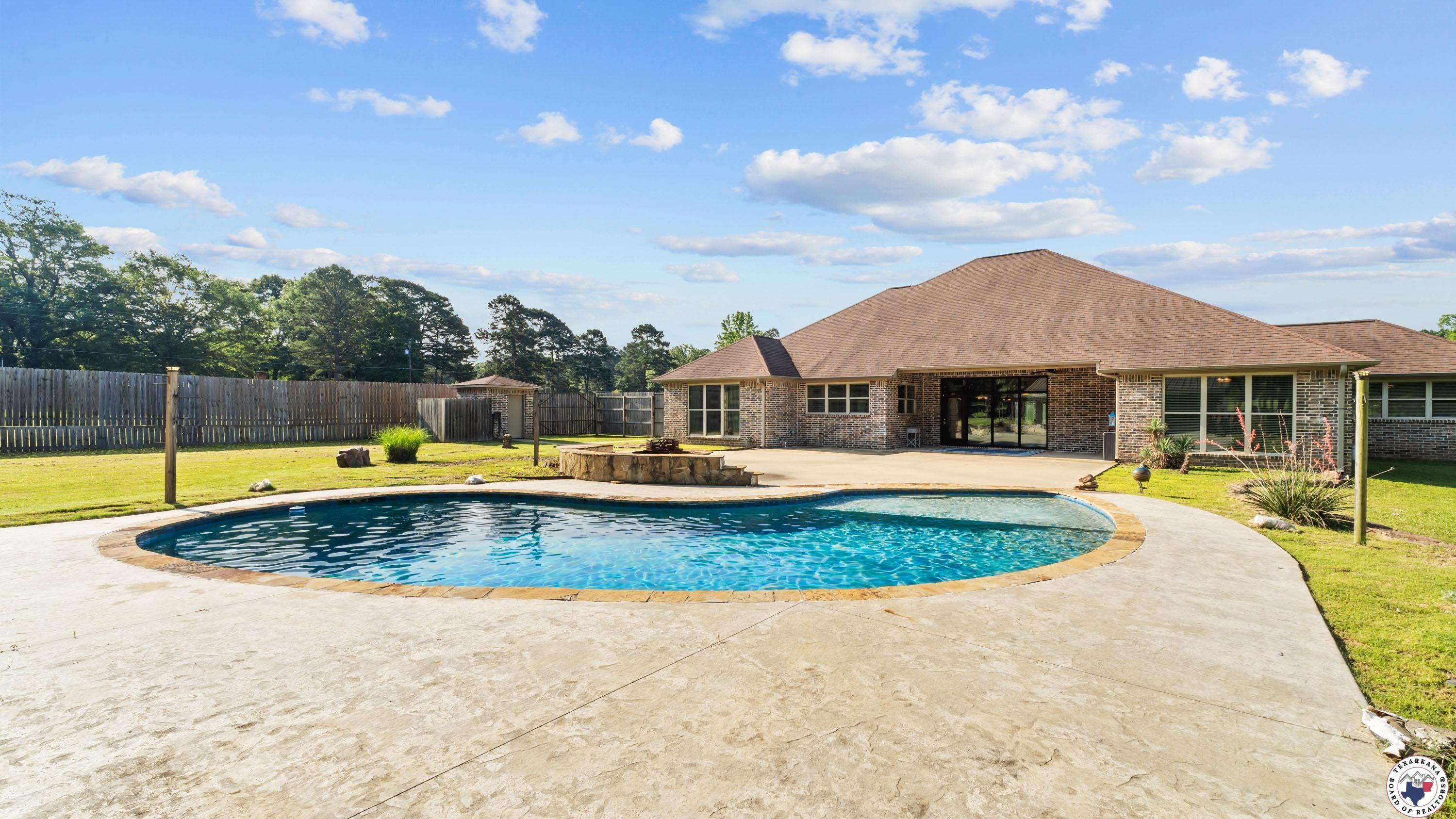 Property Photo: 588 B K Pickering Dr TX 75501