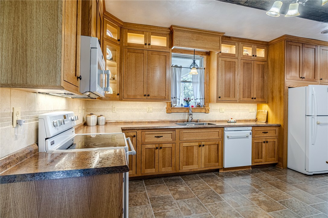 Property Photo: 440 Owl Hollow Rd PA 15658