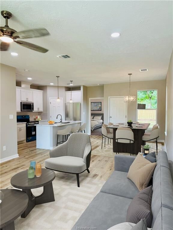 Property Photo: 501 West Tenth Street TX 77859