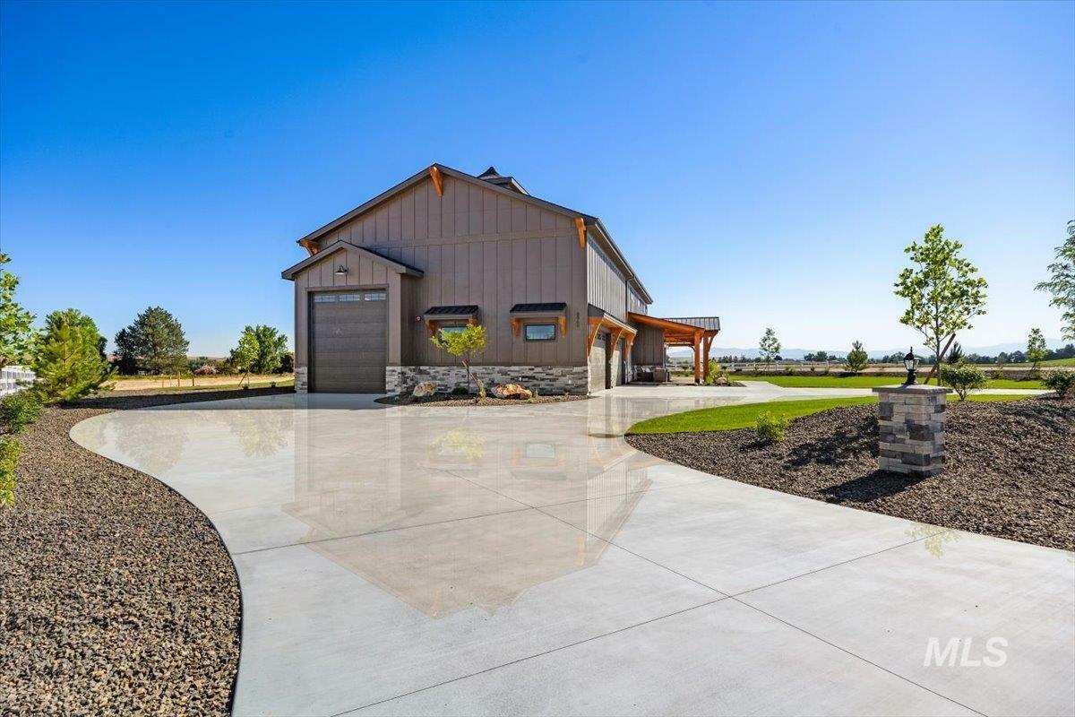 Property Photo: 8860 Kemp Rd ID 83607