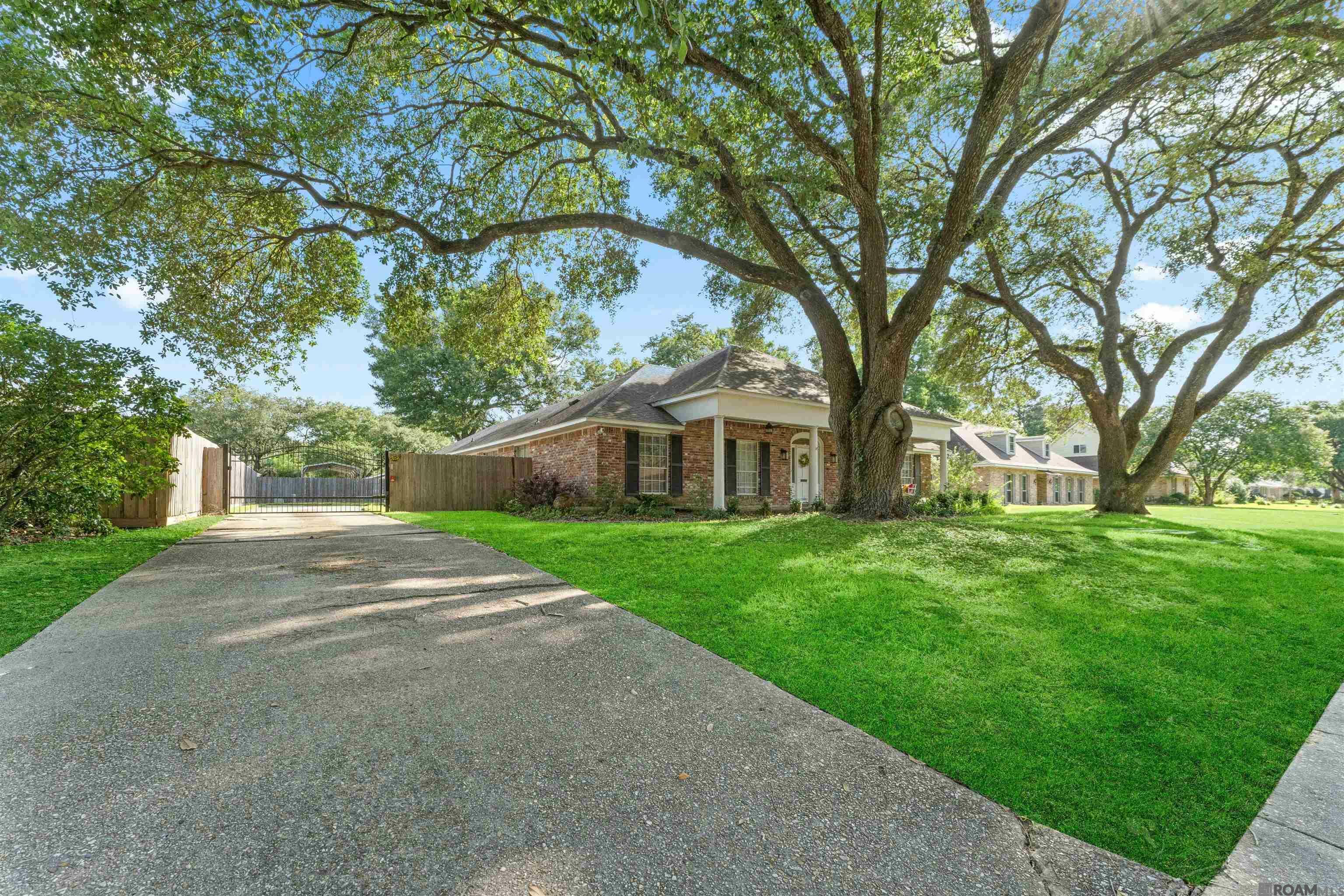 Property Photo: 12243 Brookshire Ave LA 70815
