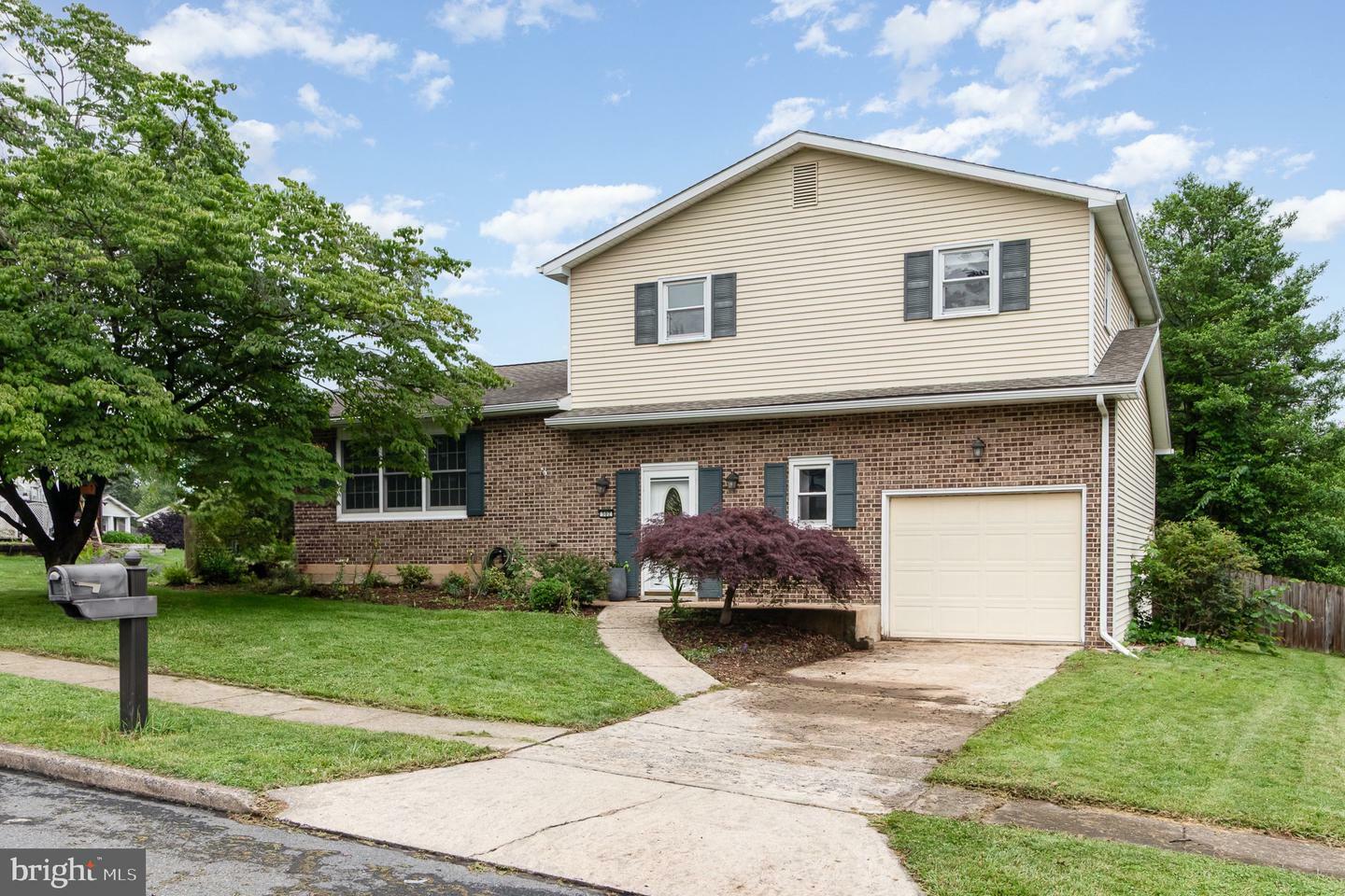Property Photo:  302 Iroquois Way  PA 17050 