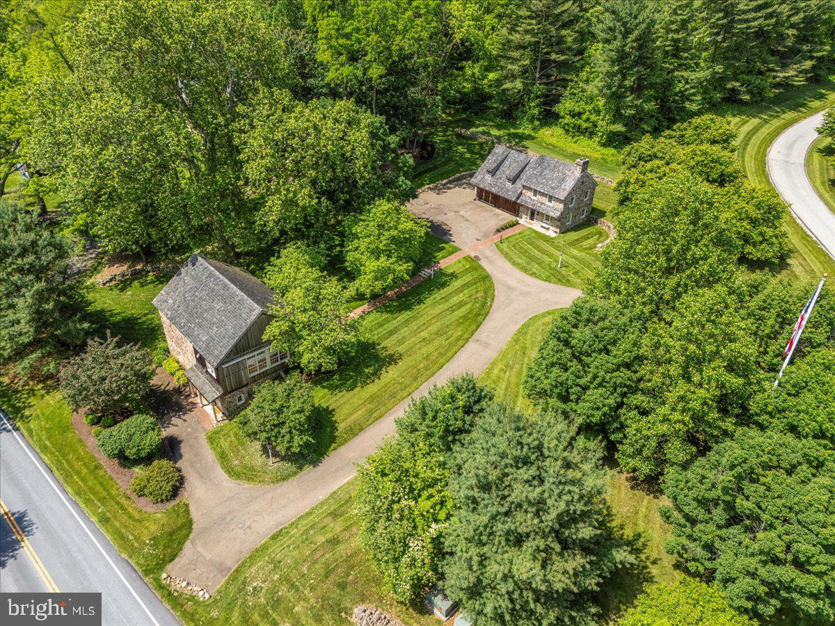 11 Brownstone Lane  Elverson PA 19520 photo