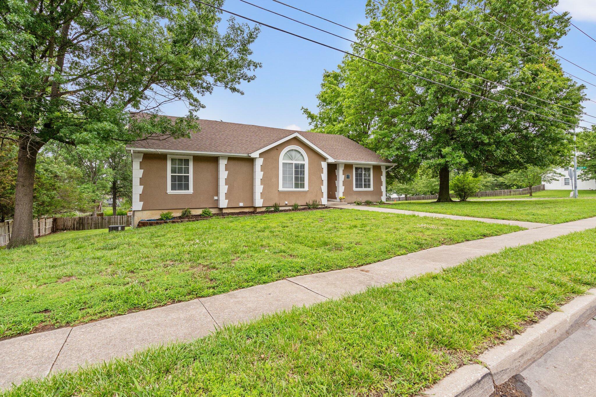 Property Photo: 1101 W Southampton Dr MO 65203