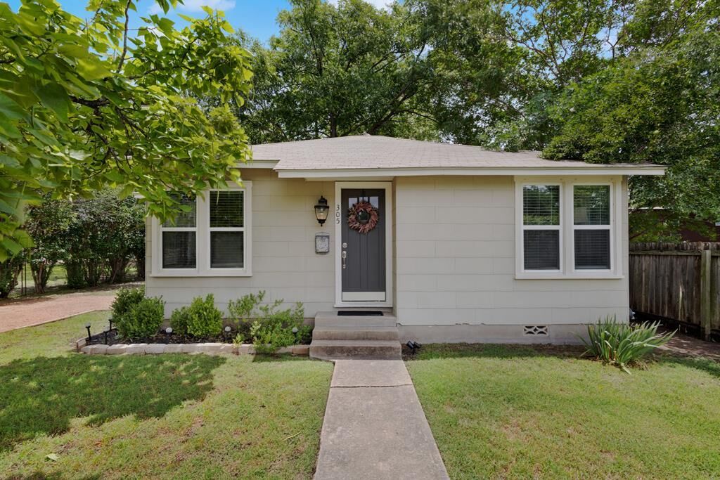 Property Photo:  305 Bowie  TX 78624 