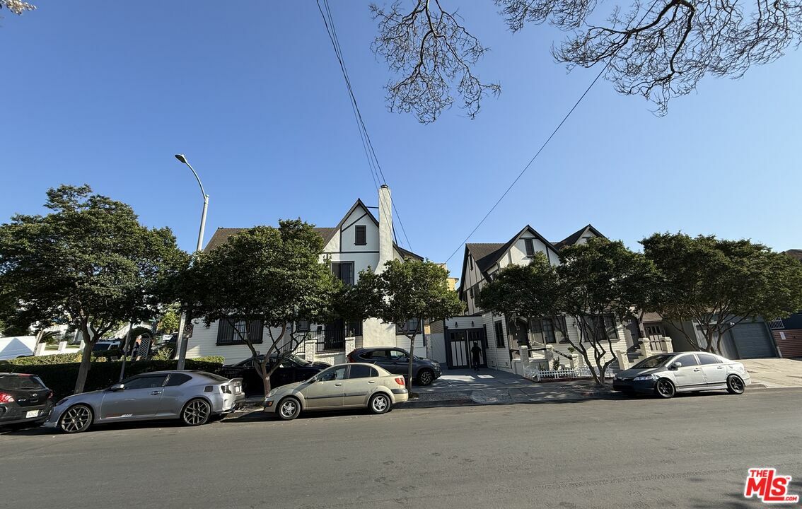 Property Photo: 5076 Lemon Grove Ave CA 90029