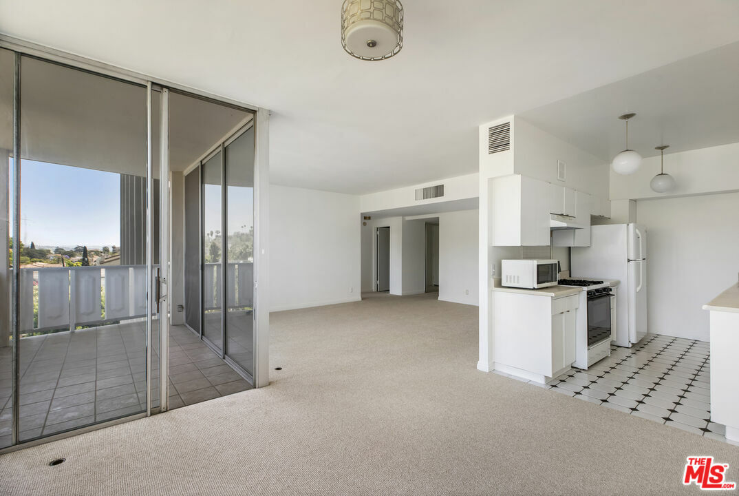 4455 Los Feliz Blvd  Los Angeles CA 90027 photo