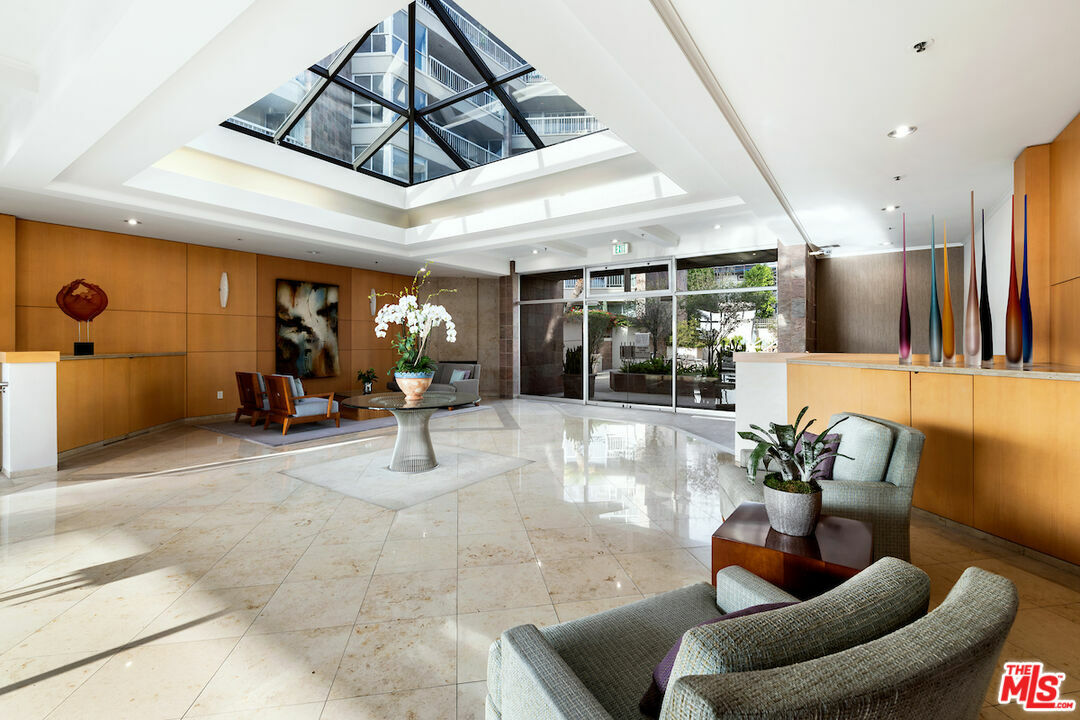 Property Photo: 515 Ocean Ave CA 90402