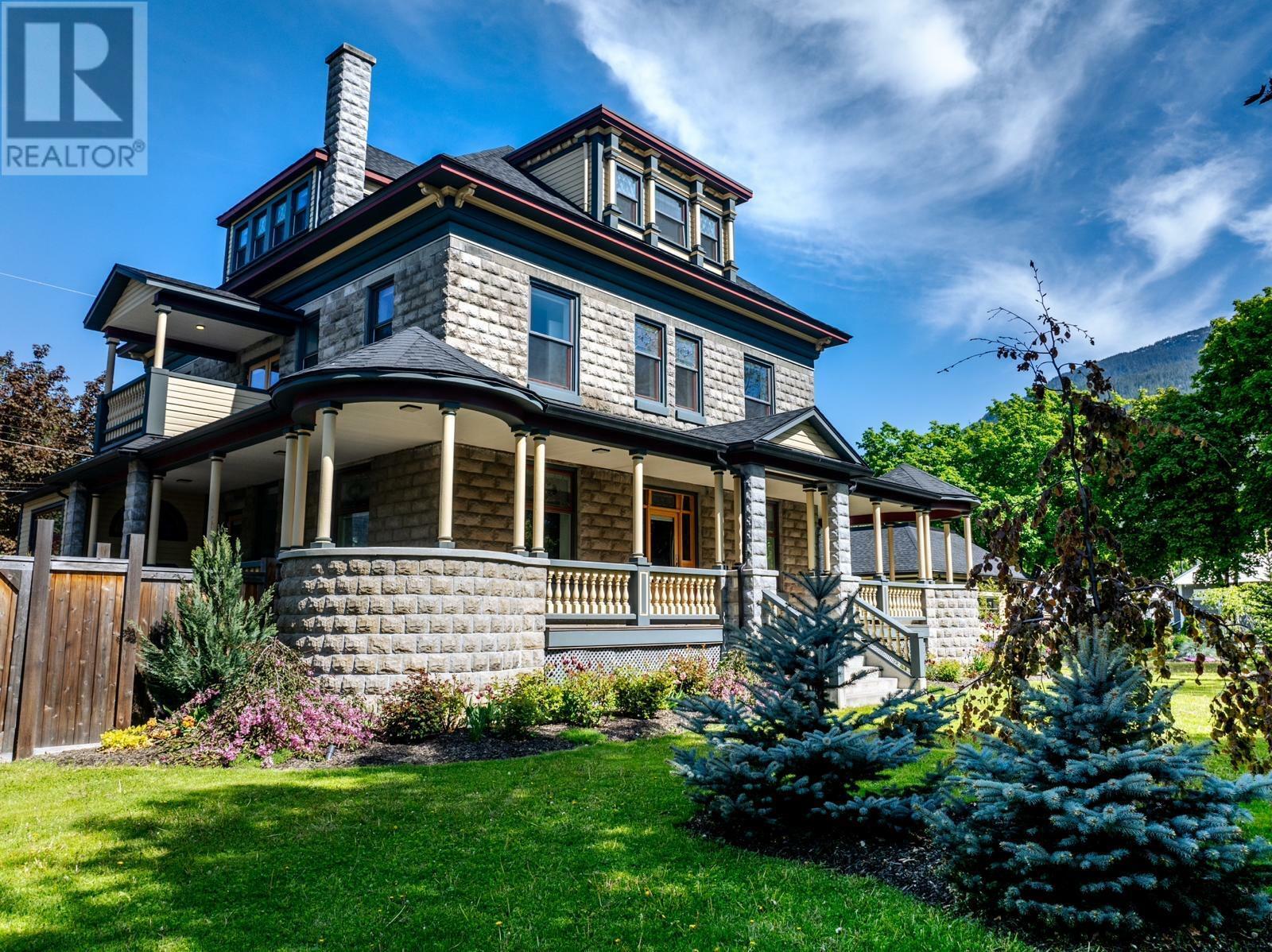 Property Photo: 805 & 815 Mackenzie Avenue BC V0E 2S0
