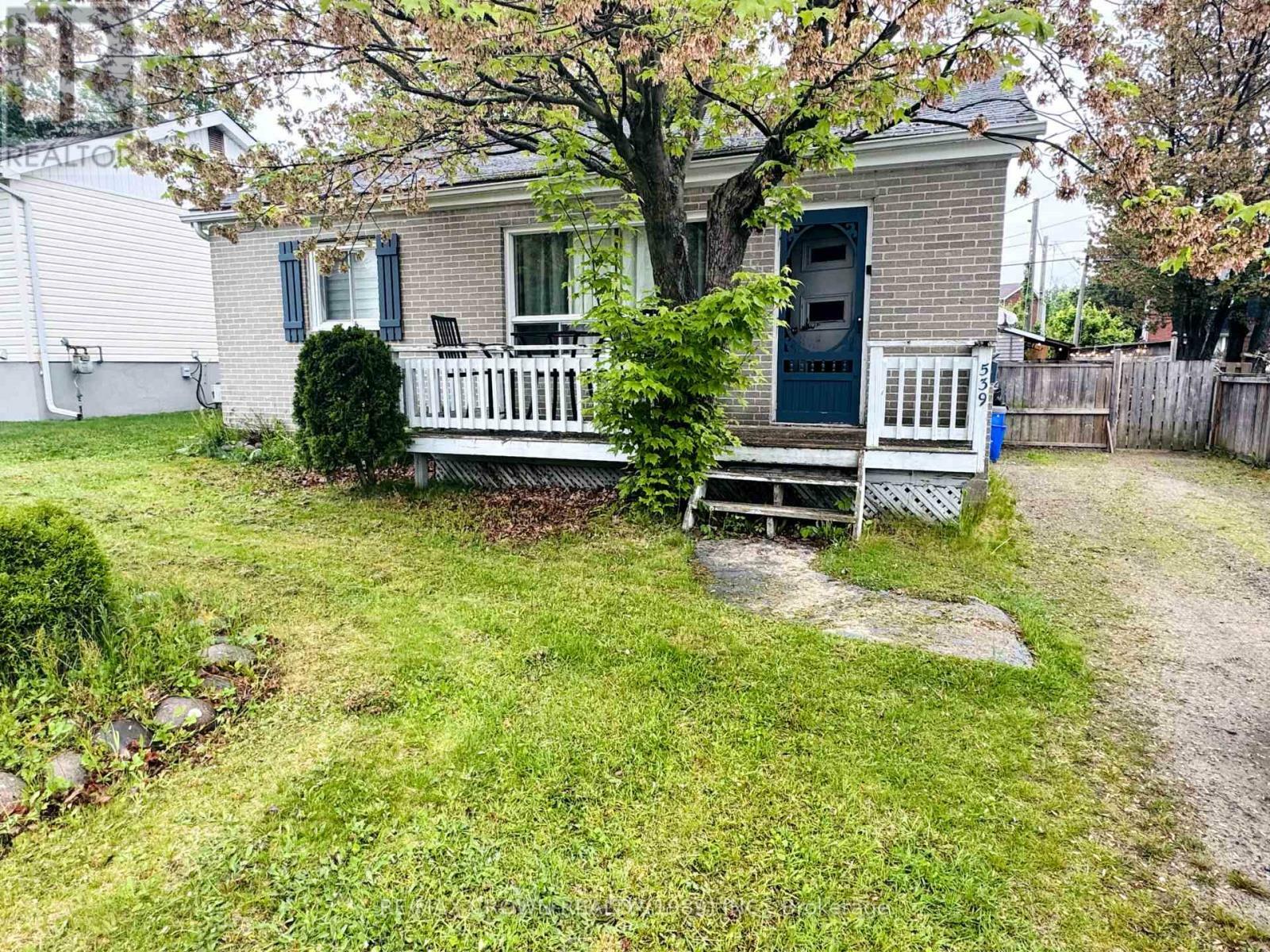 Property Photo:  539 Aberdeen Avenue  ON P1B 7H6 