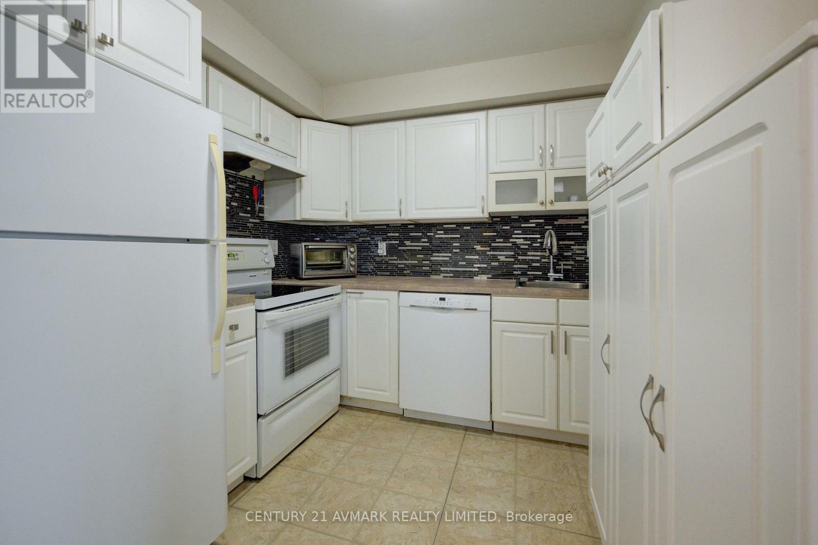 Photo de la propriété: 78 Roehampton Avenue 205 ON L2M 7W9