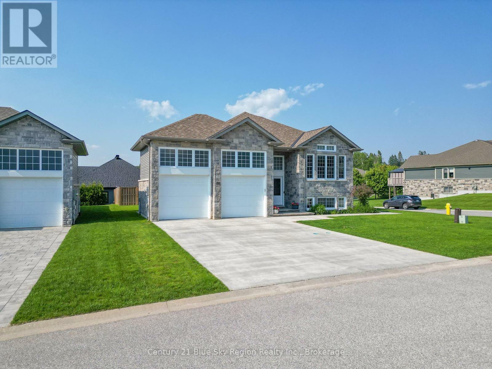 Property Photo: 22 Mapleridge Drive ON P1C 0B5
