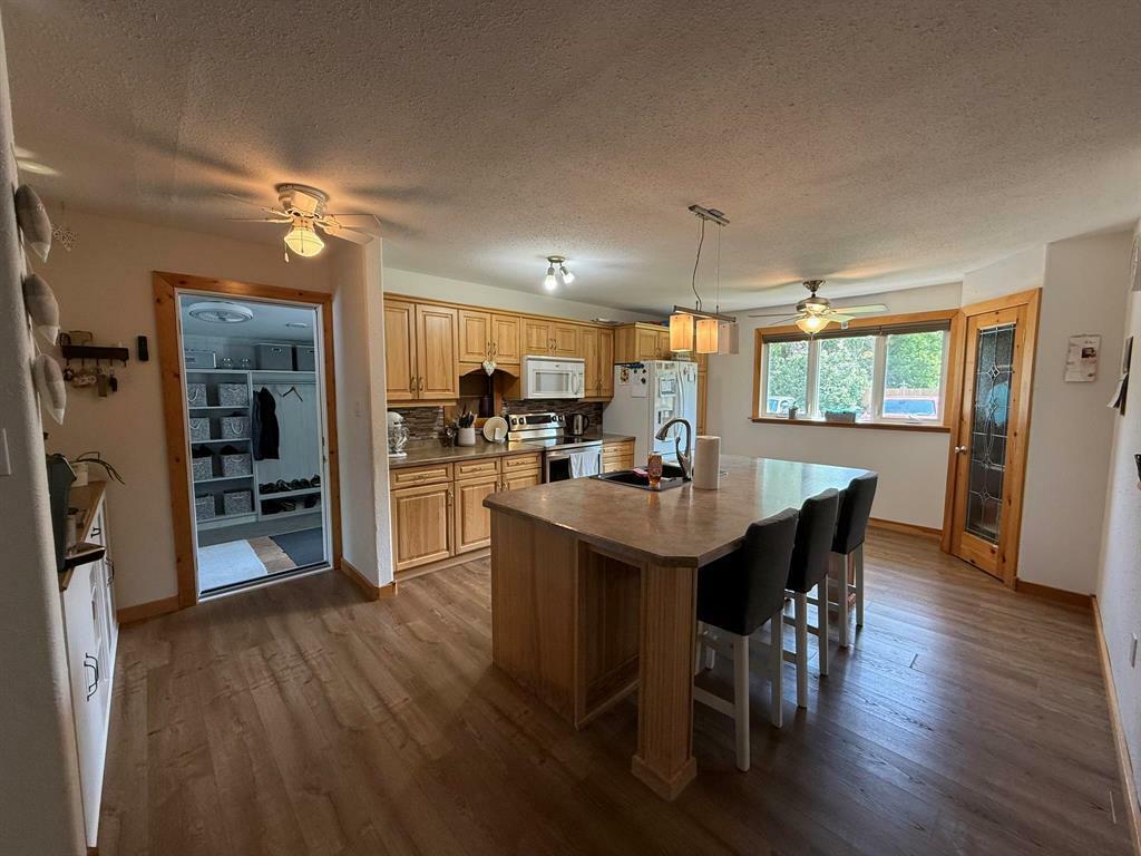 Property Photo: 455 Bond Street MB R0K 0L0