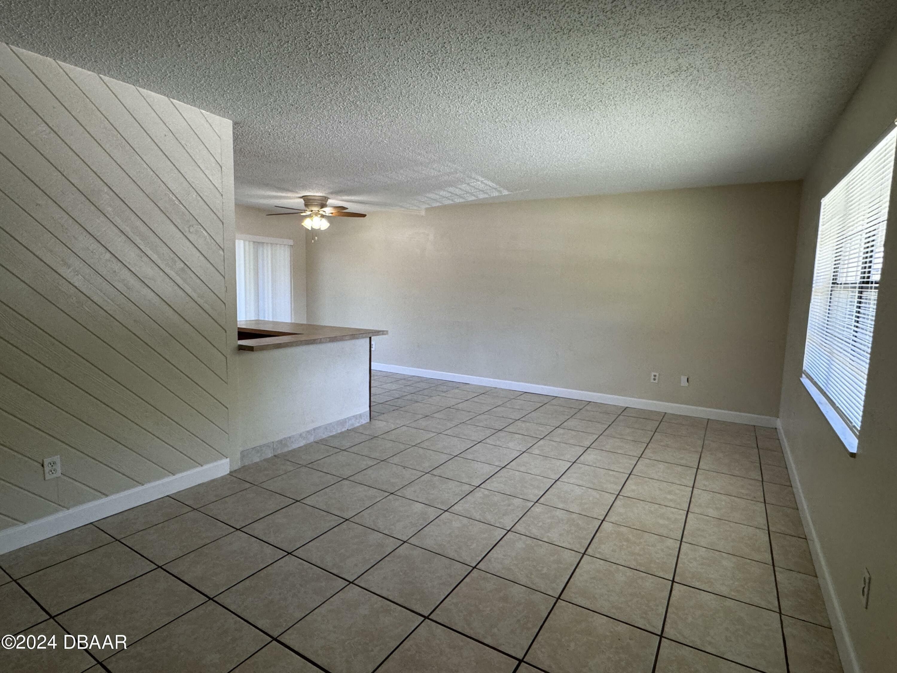 Property Photo: 319 Cavanah Drive FL 32117
