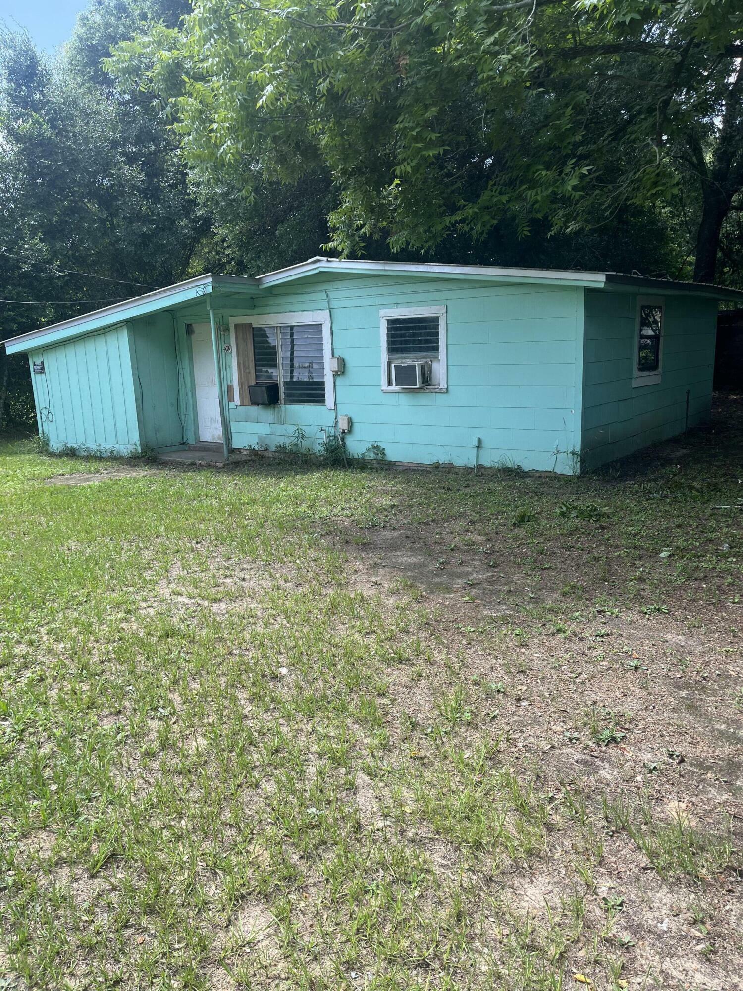 Property Photo: 401-409 Brock East Avenue FL 32539