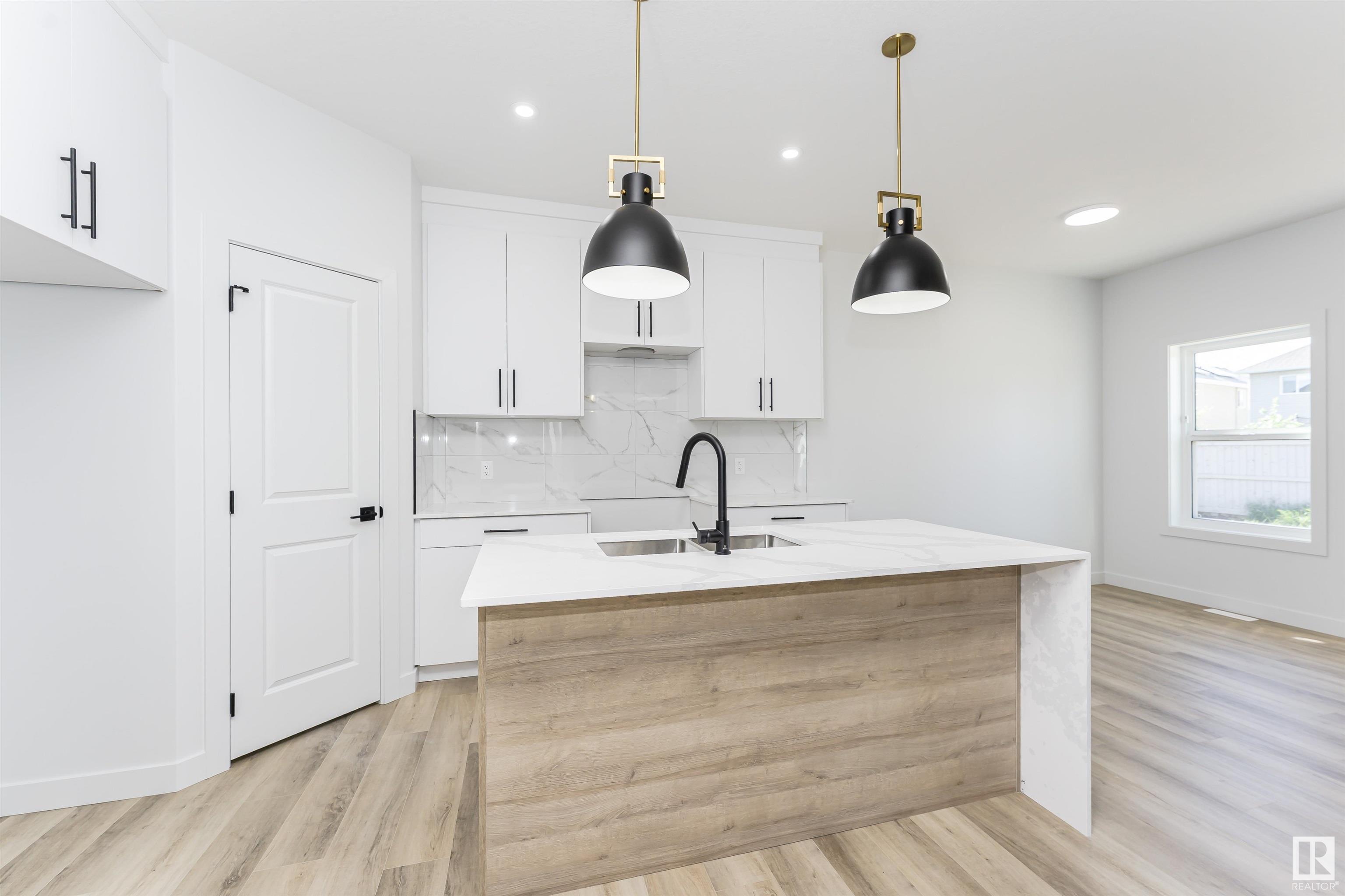 Photo de la propriété: 8723 181 Avenue NW AB T5Z 0X2