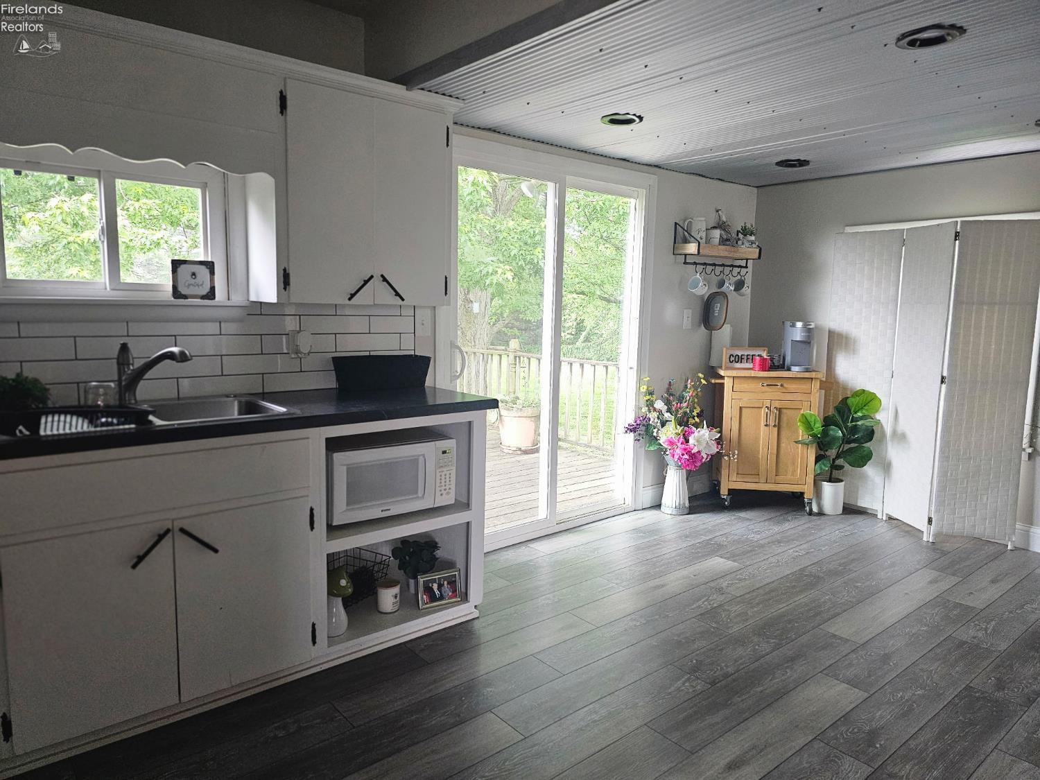 Property Photo: 82 S Kniffin Street OH 44837