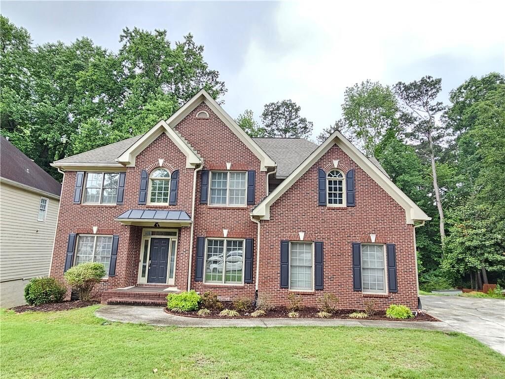Property Photo:  1988 Greensferry Glen  GA 30043 