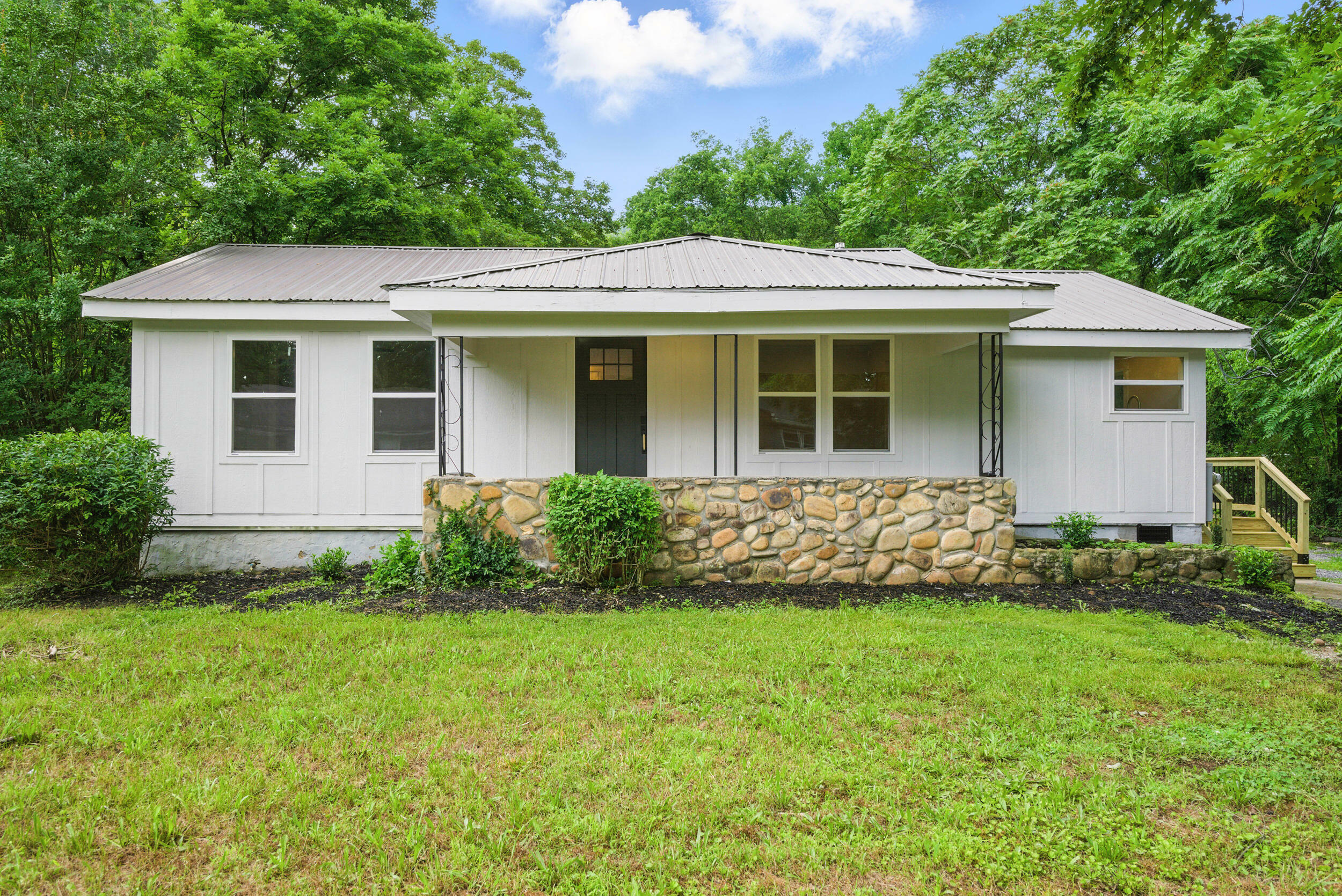 8427 Springfield Road  Soddy Daisy TN 37379 photo