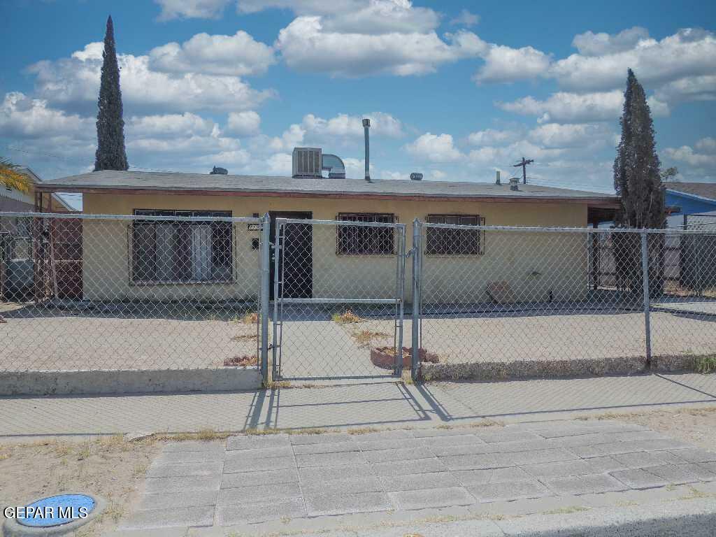 1136 Cimarron Street  El Paso TX 79915 photo