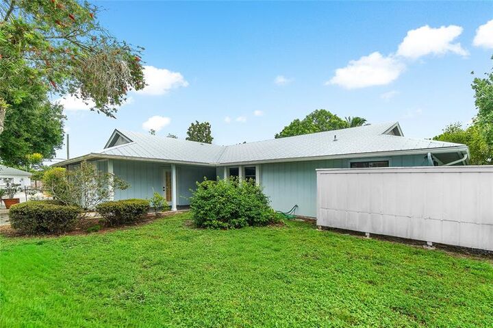 Property Photo: 2041 SE Floresta Dr FL 34984