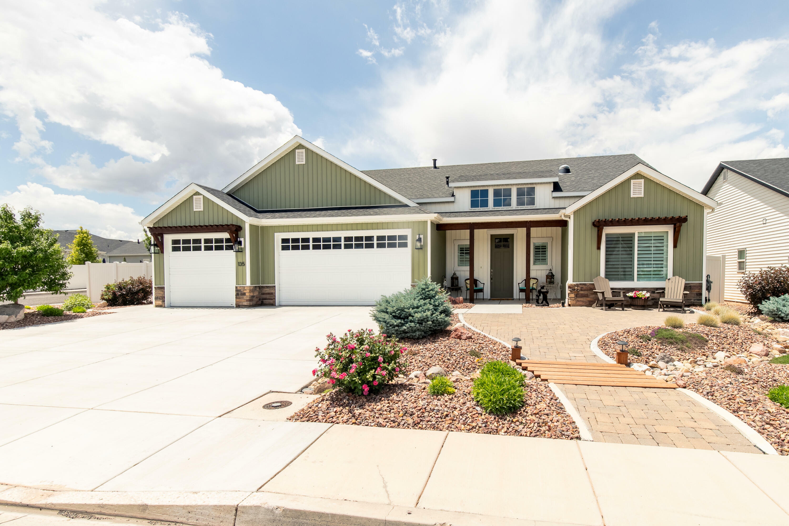 Property Photo: 135 N Hartford Dr UT 84720