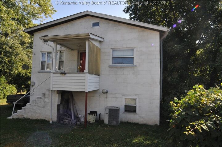 Property Photo: 100 Oak Street WV 25035