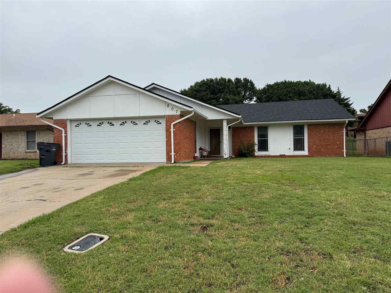 Property Photo: 807 SE Lomond OK 73501