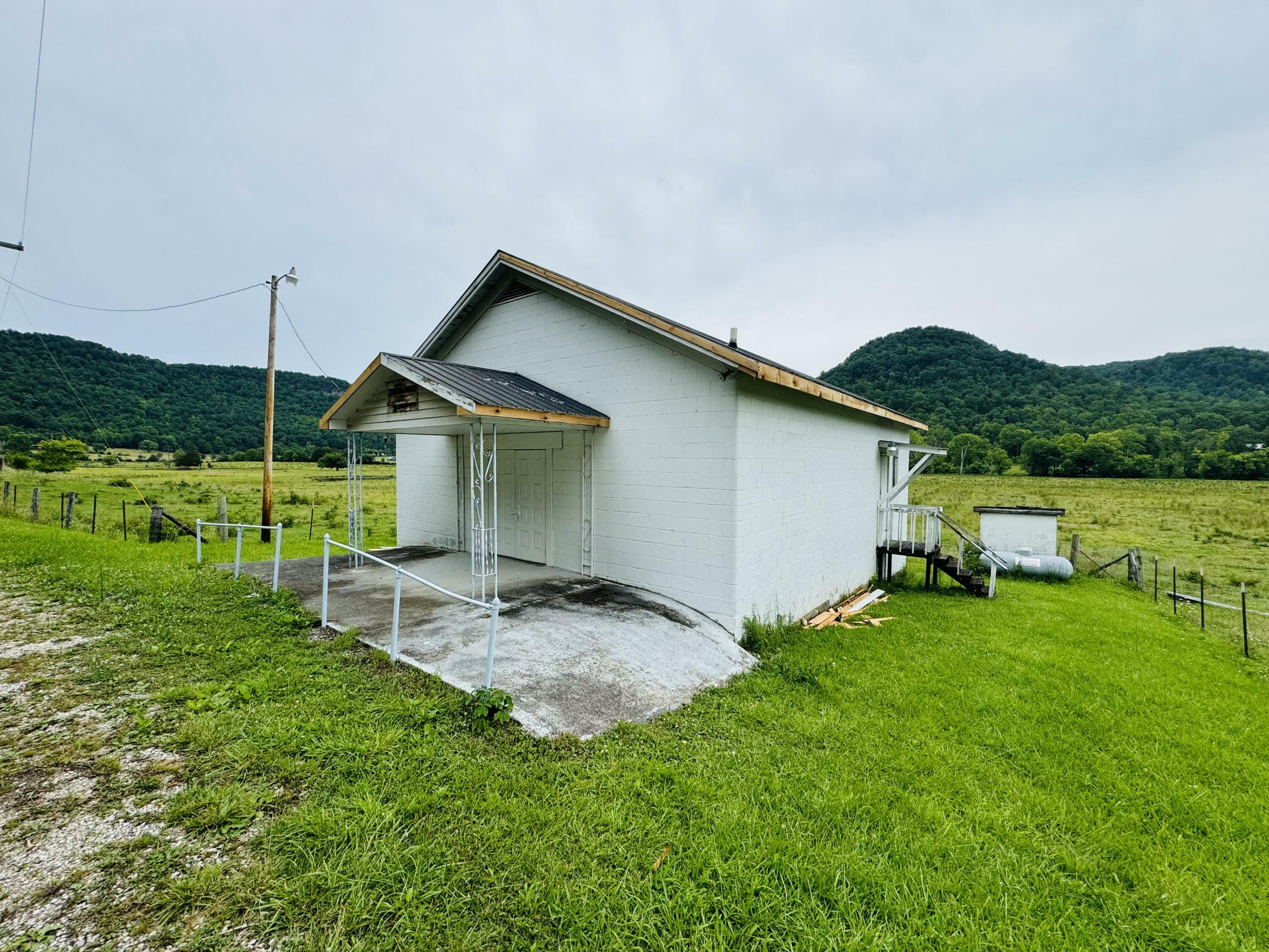 Property Photo: 6915 Red Lick Rd KY 40336