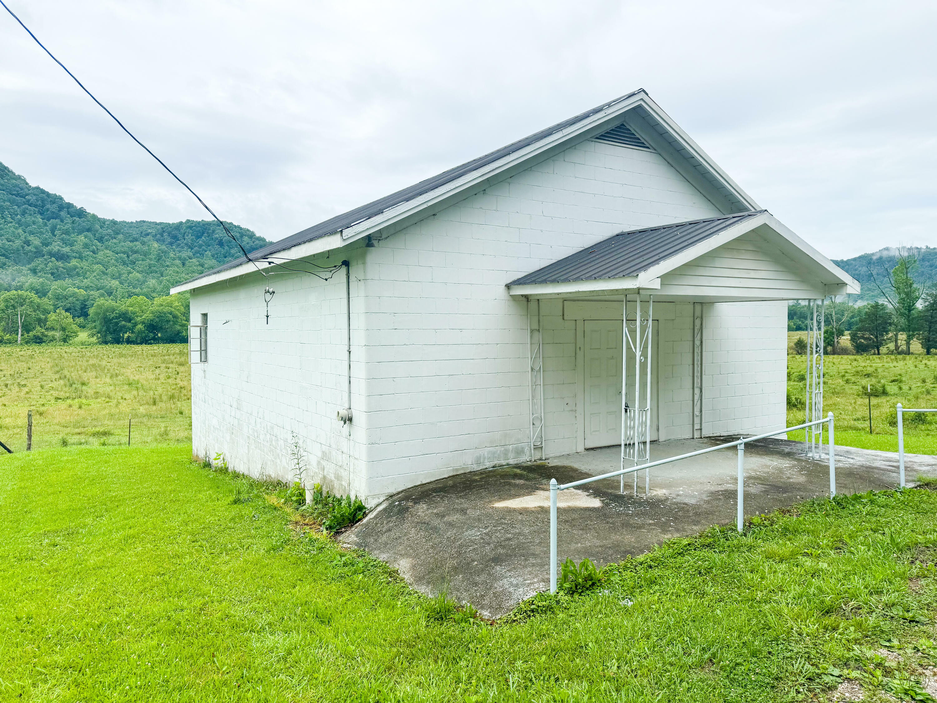 Property Photo: 6915 Red Lick Rd KY 40336