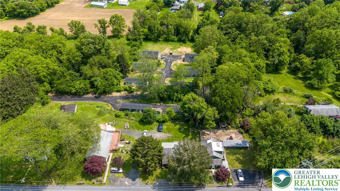 Property Photo: 465 Royal Manor PA 18042