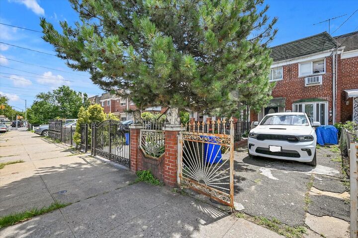 15542 Linden Boulevard  Jamaica NY 11434 photo