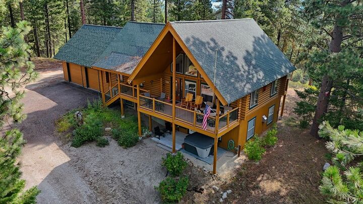 Property Photo: 1650 Crown Point Parkway ID 83611